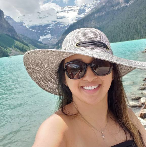 Meet your Posher, Evangeline - Picture 1 of 1